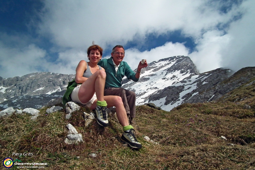 90 posiamo sullo sfondo della cima Grignone.JPG